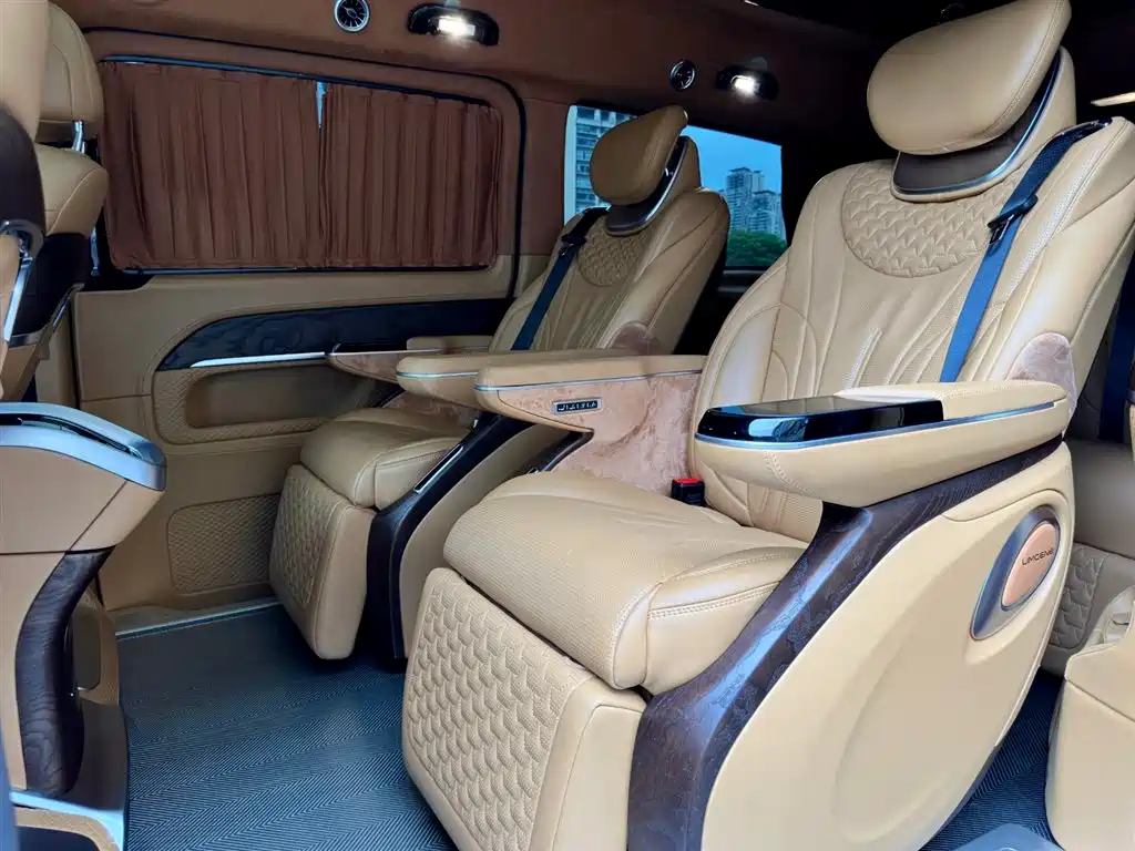 Mercedes-Benz V-Class 2023 — фото 14