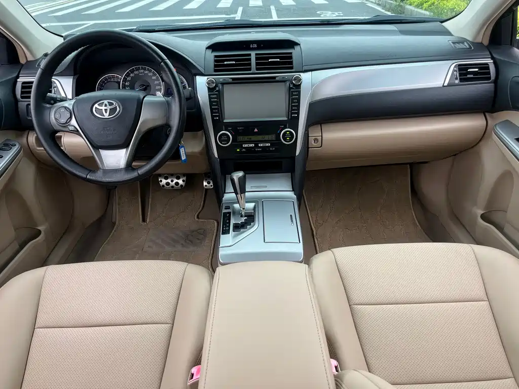 Toyota Camry 2013 — фото 11