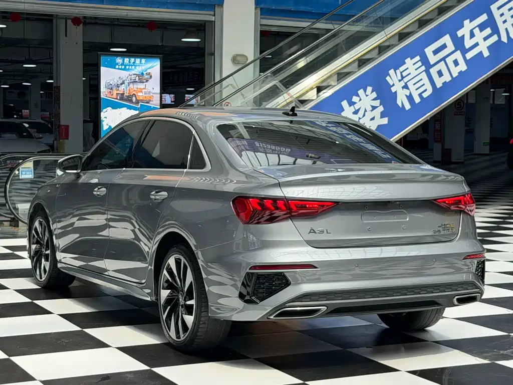 Audi A3 2023 — фото 15