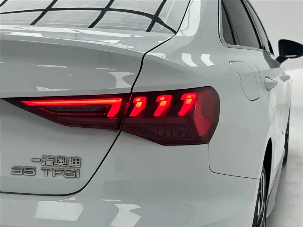 Audi A3 2023 — фото 10