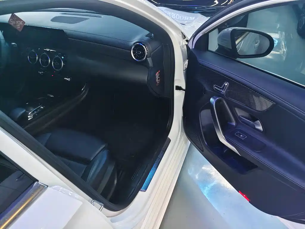Mercedes-Benz A-Class 2022 — фото 18