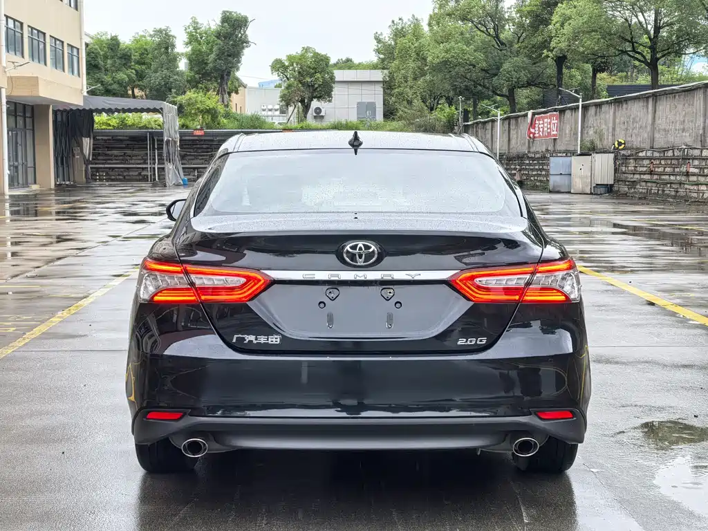 Toyota Camry 2022 — фото 8