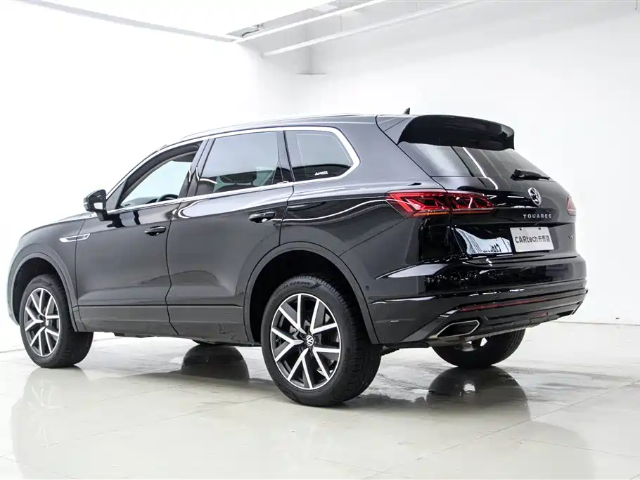 Volkswagen Touareg 2023 — фото 6