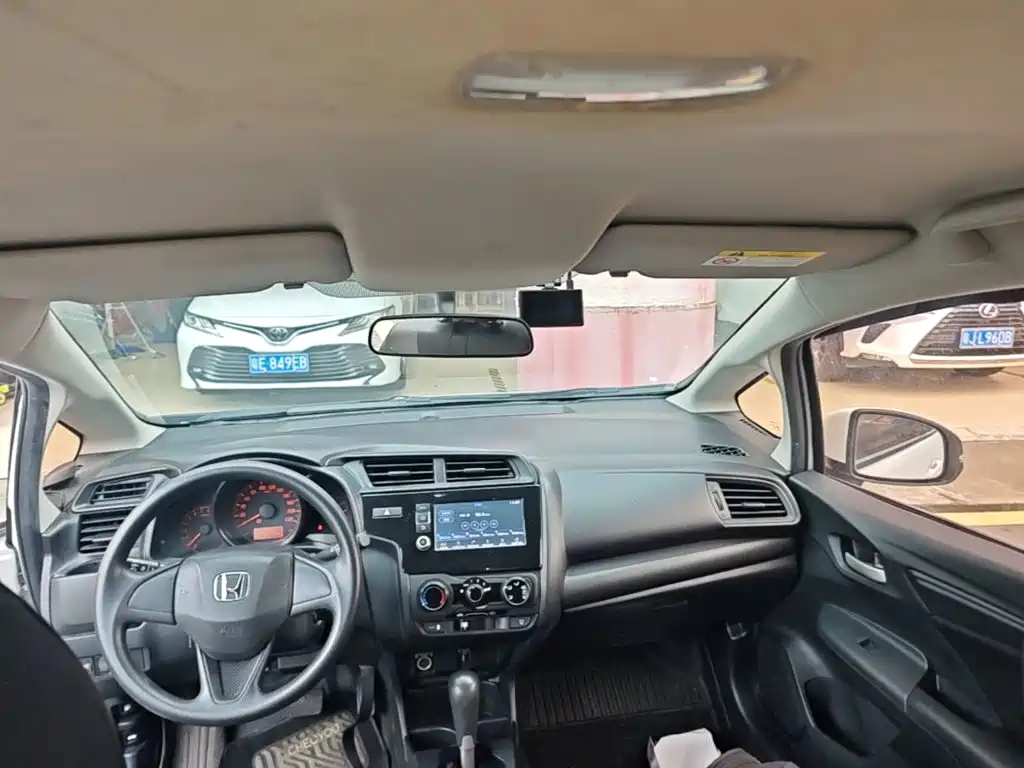Honda Fit 2018 — фото 18