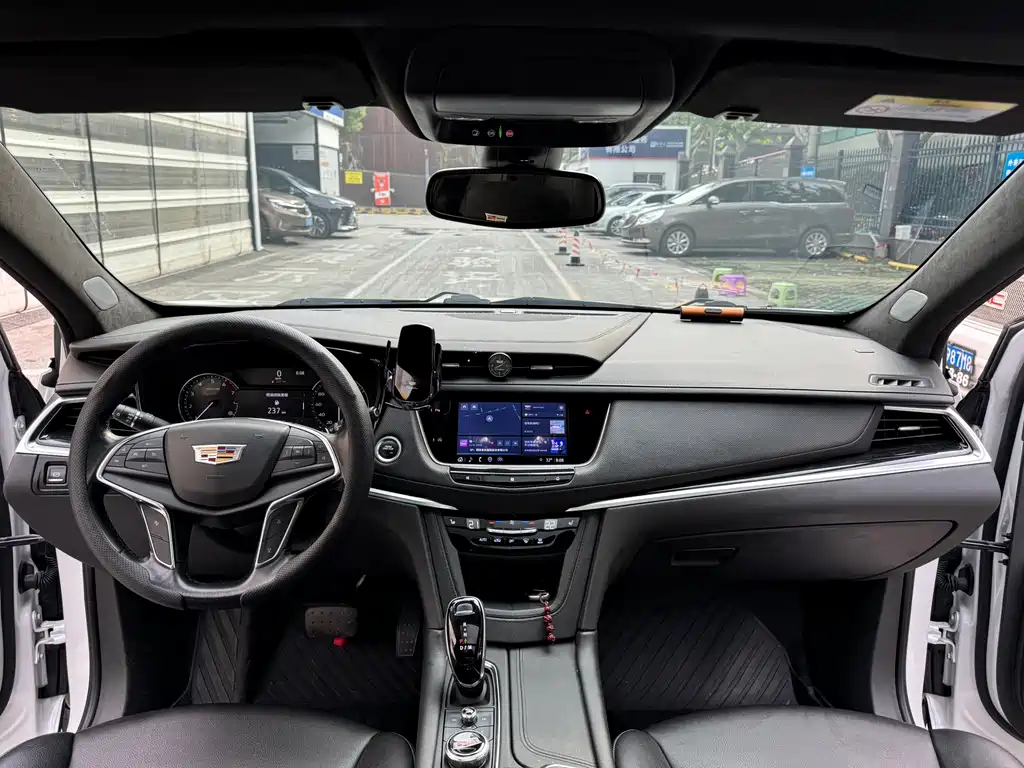 Cadillac XT5 2021 — фото 5