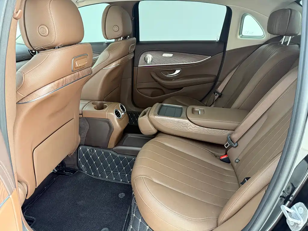 Mercedes-Benz E-Class 2019 — фото 12