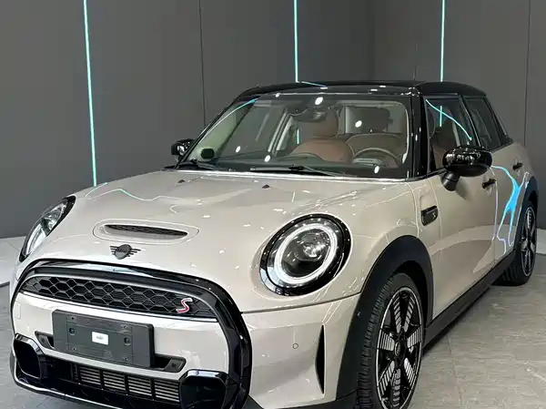MINI MINI 2023
