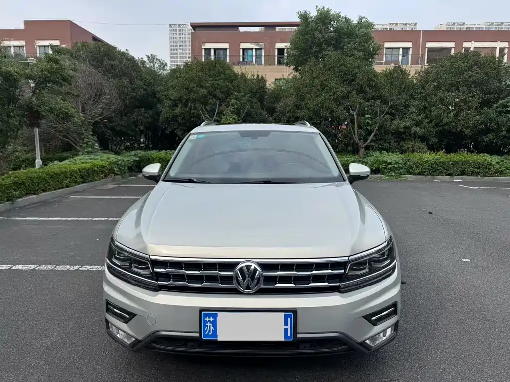 Volkswagen Tiguan L 2017 — фото 1