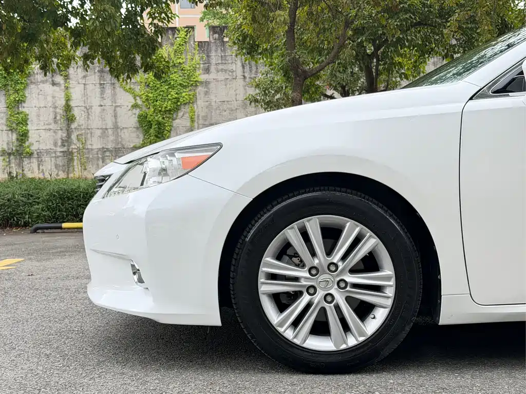Lexus ES 2014 — фото 5