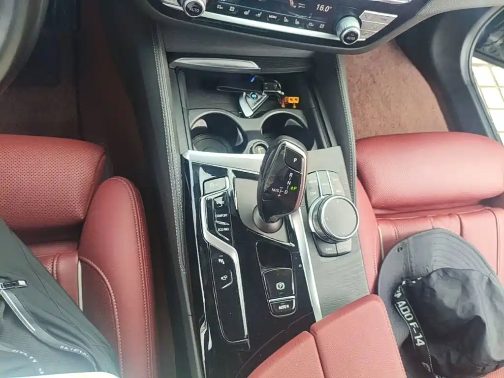 BMW 5 Series 2021 — фото 14