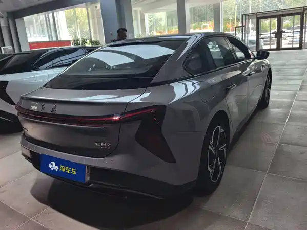 Hongqi EH7 2024