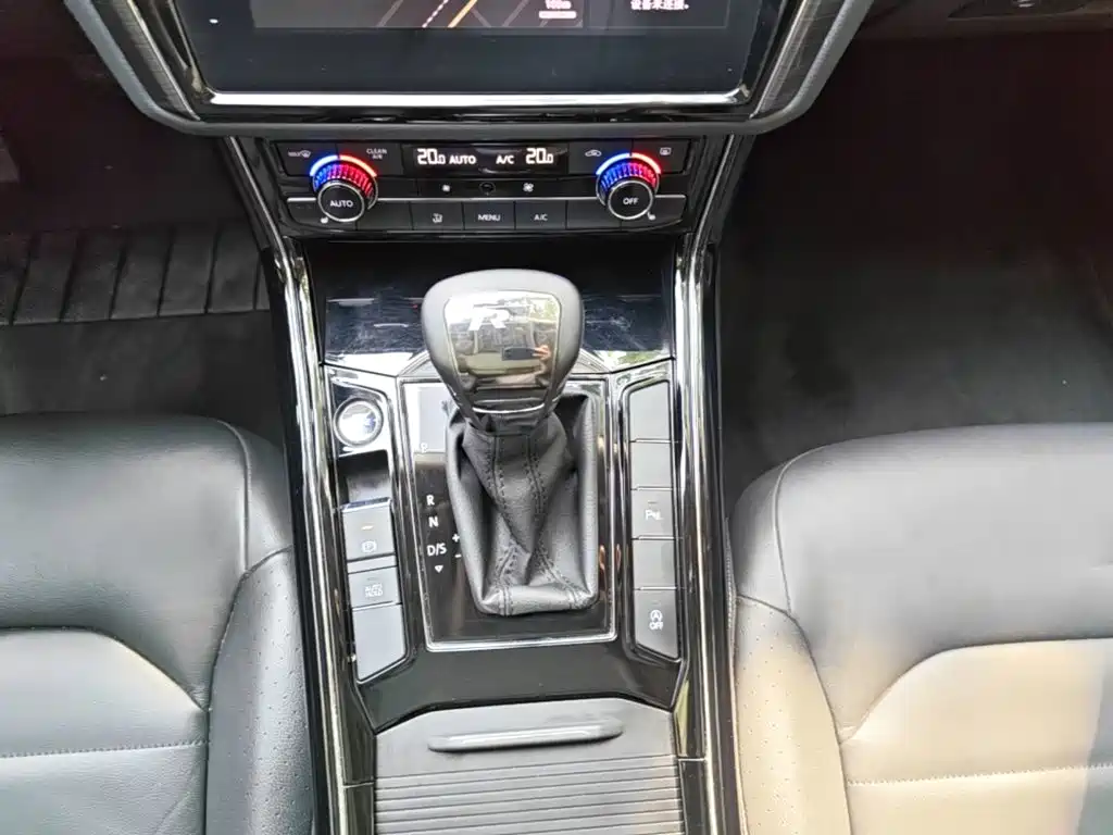 Volkswagen Phideon 2019 — фото 14