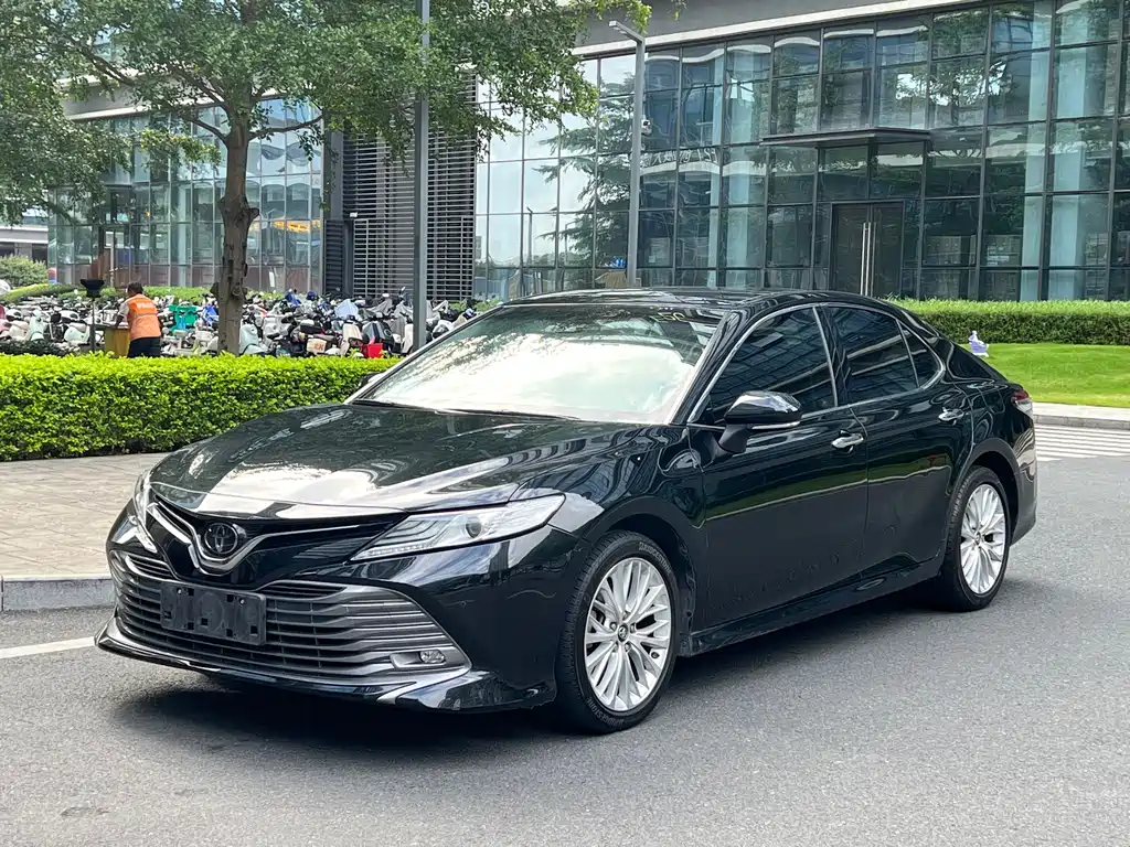 Toyota Camry 2020 — фото 2