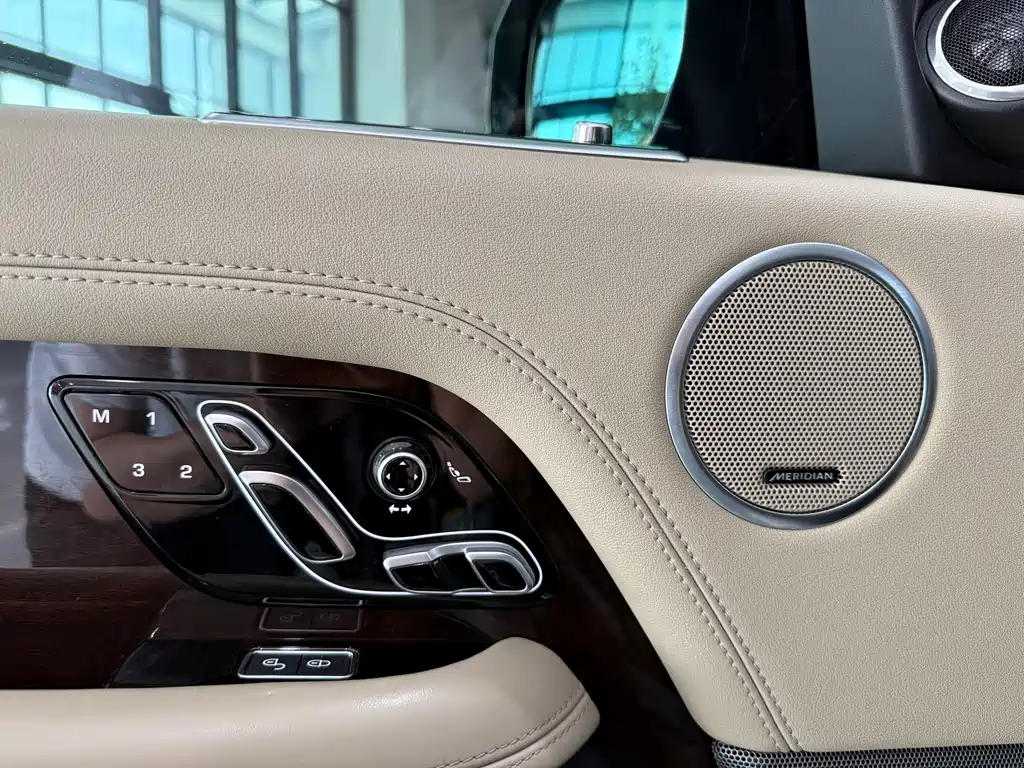 Land Rover Range Rover 2020 — фото 17