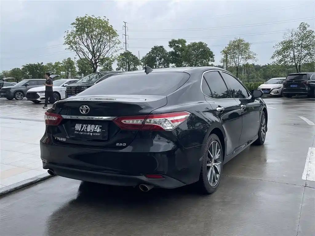 Toyota Camry 2023 — фото 9