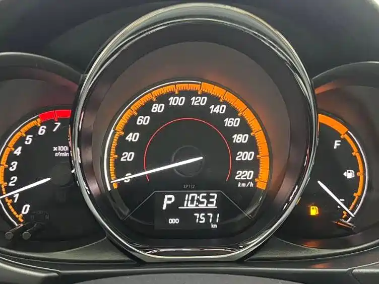 Toyota Yaris L 2022 — фото 12