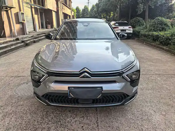 Citroën Versailles C5 X 2025