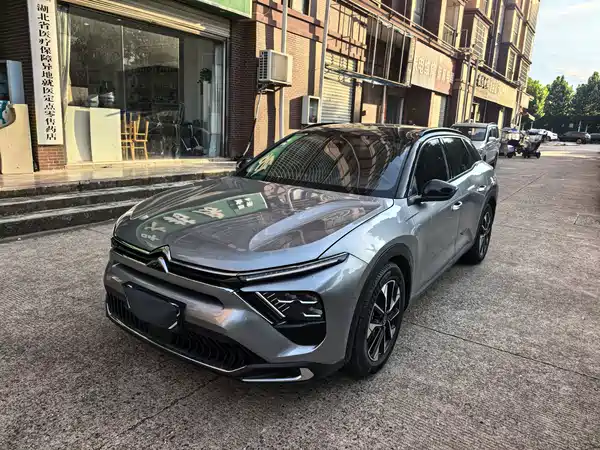 Citroën Versailles C5 X 2025