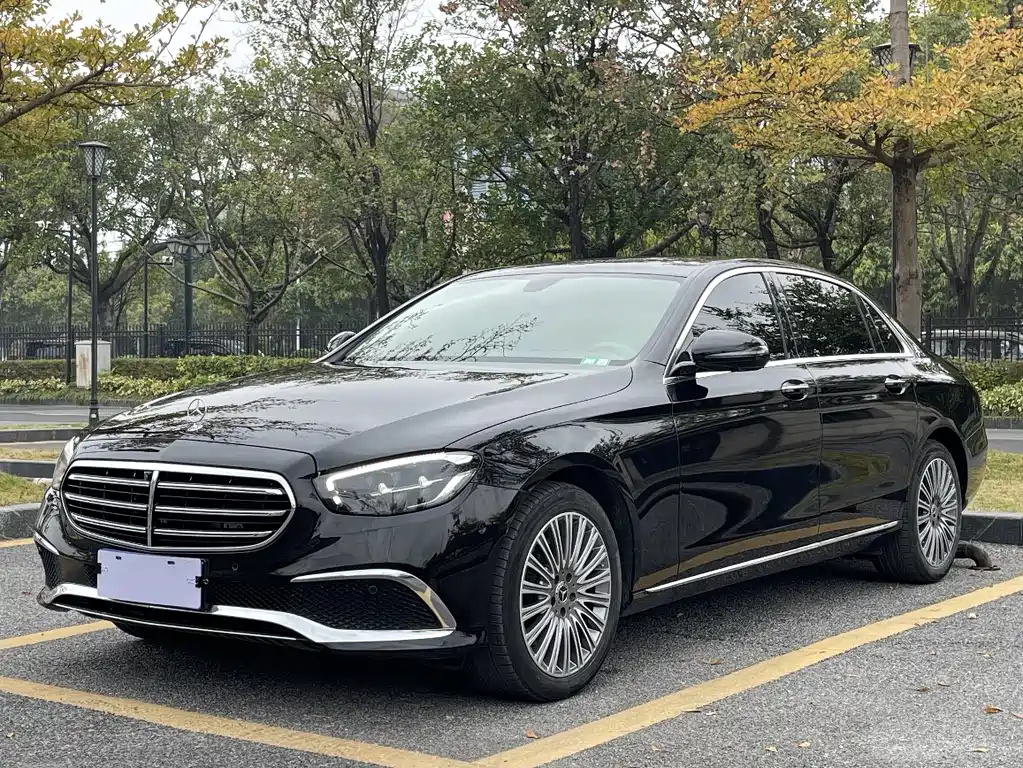Mercedes-Benz E-Class 2023 — фото 12