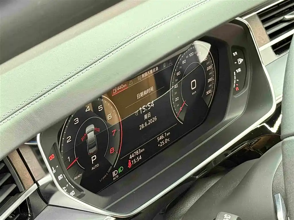 Audi A8 2023 — фото 17
