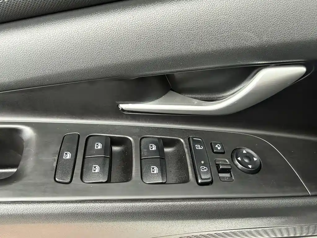 Hyundai Elantra 2022 — фото 12