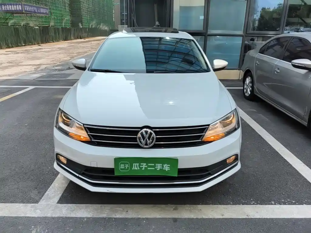 Volkswagen Sagitar 2016