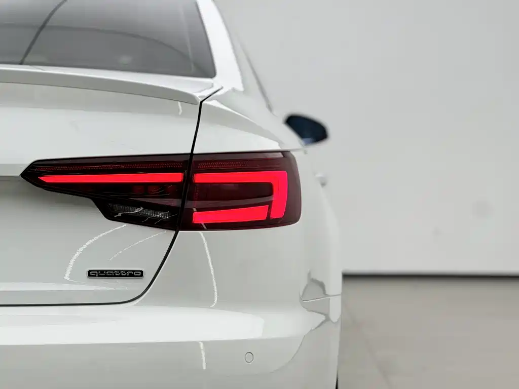 Audi A4L 2019 — фото 14