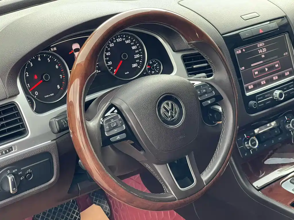 Volkswagen Touareg 2015 — фото 9