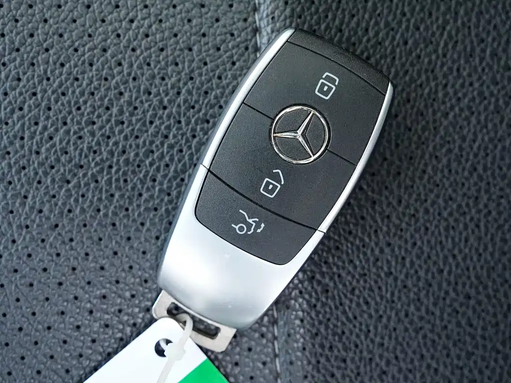 Mercedes-Benz C-Class 2019 — фото 17