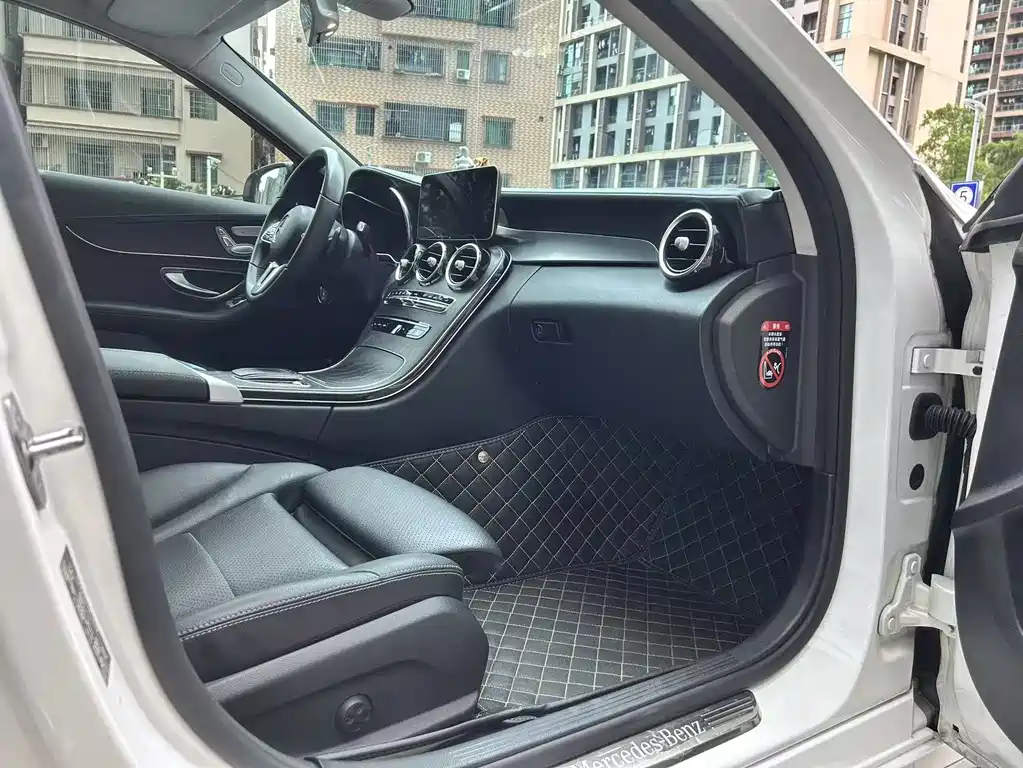 Mercedes-Benz C-Class 2018 — фото 9