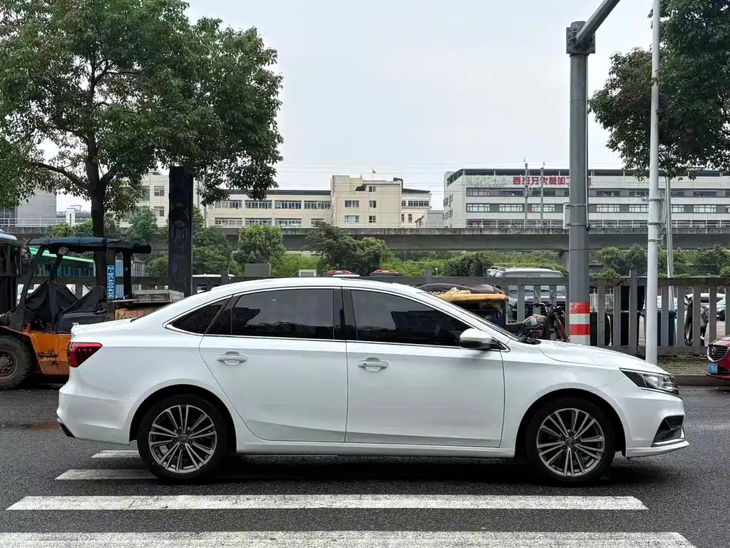 Roewe i6 Classic 2020