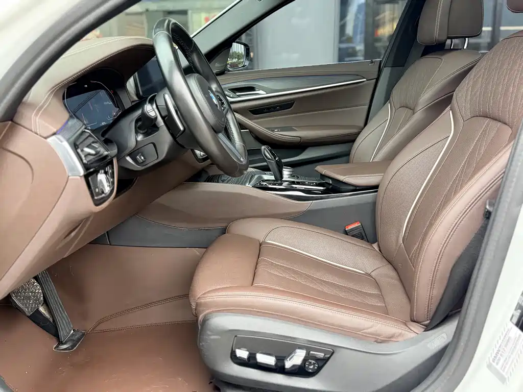 BMW 5 Series 2022 — фото 14