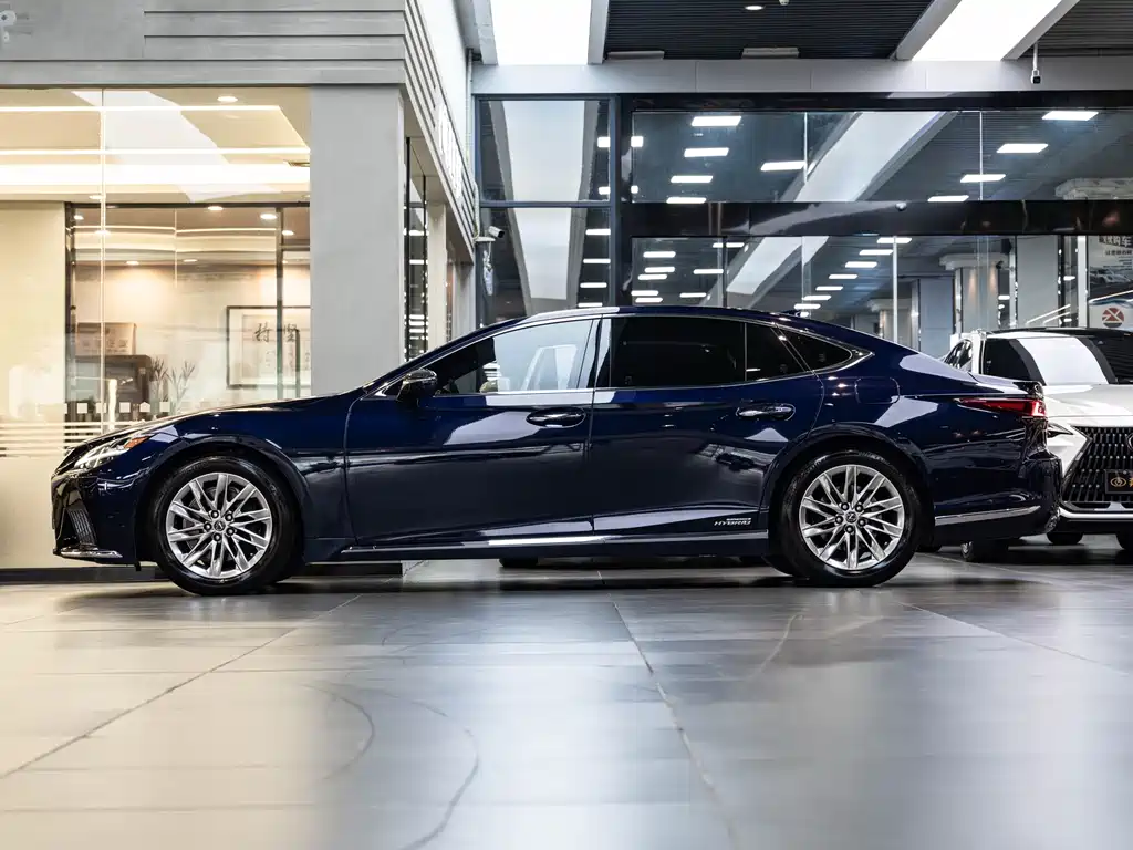 Lexus LS 2022