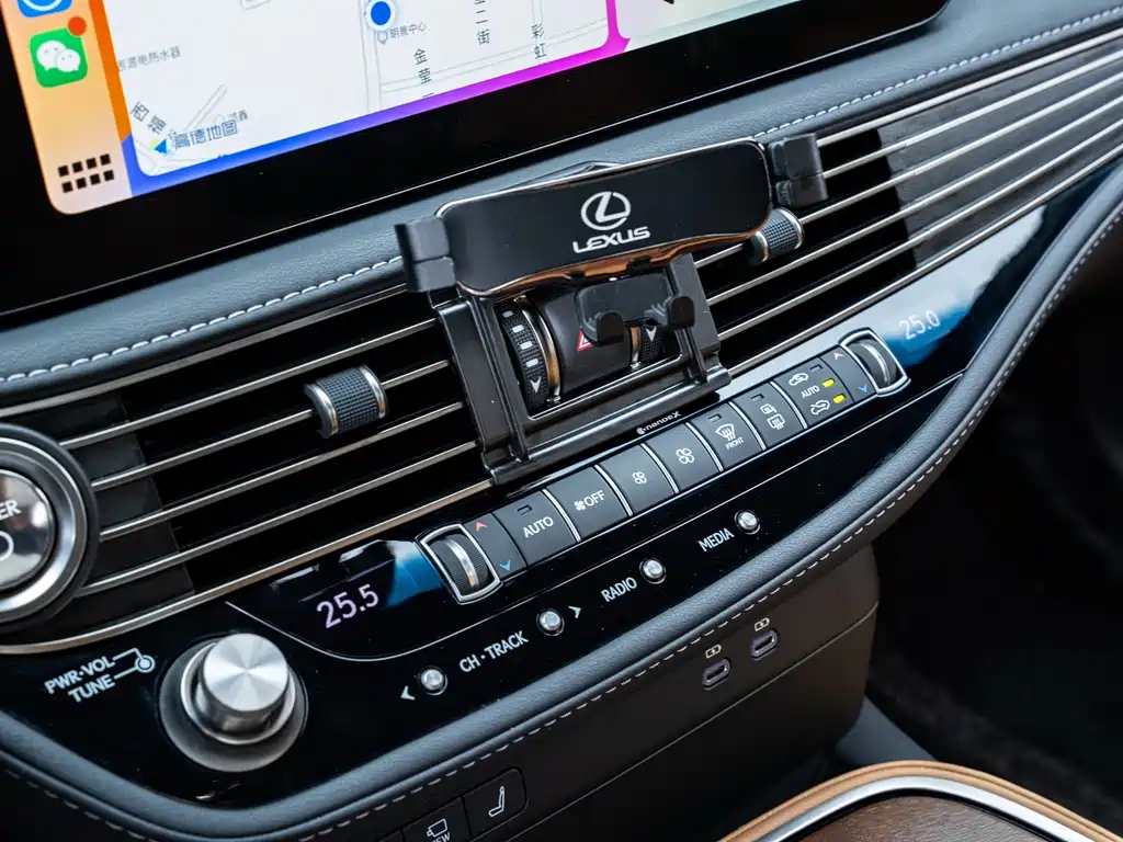 Lexus LS 2023 — фото 17