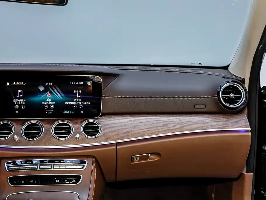 Mercedes-Benz E-Class 2022 — фото 29