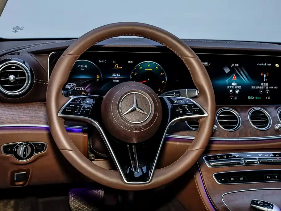 Mercedes-Benz E-Class 2022 — фото 20
