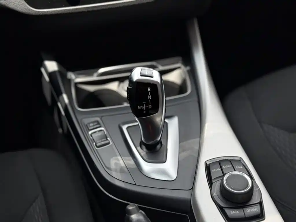 BMW 1 Series 2018 — фото 19