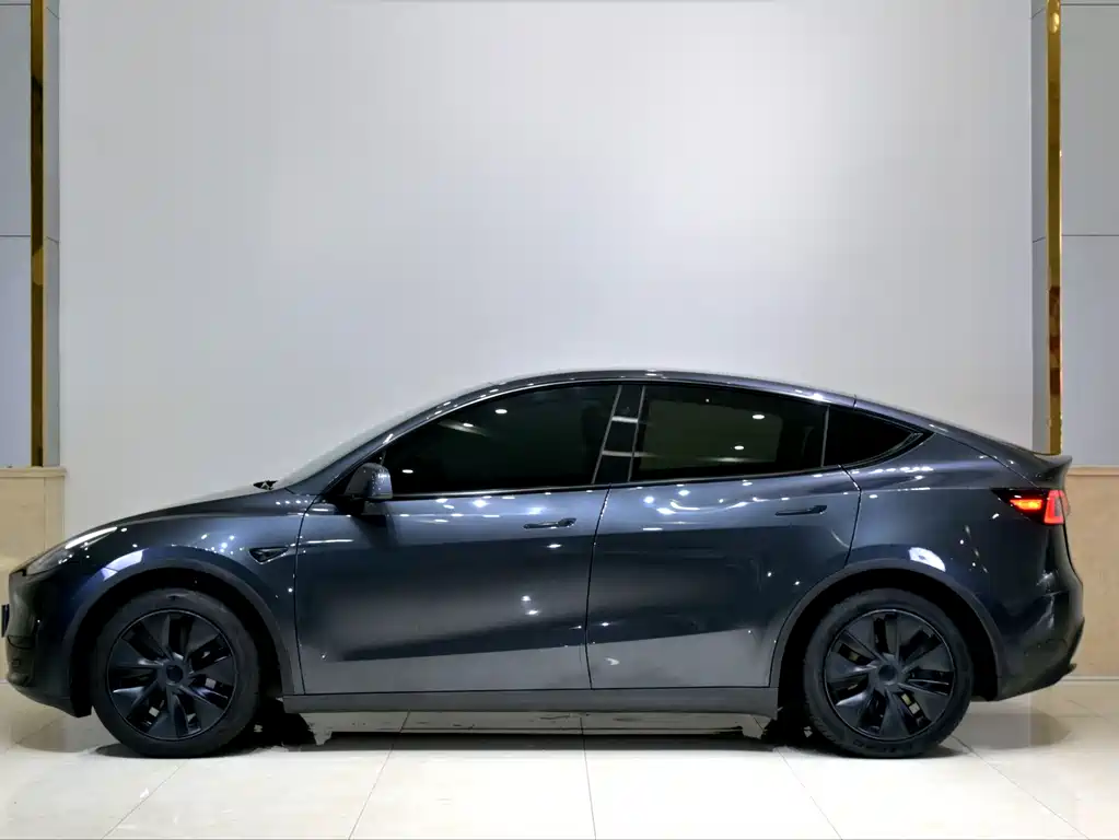 Tesla Model Y 2024 — фото 4
