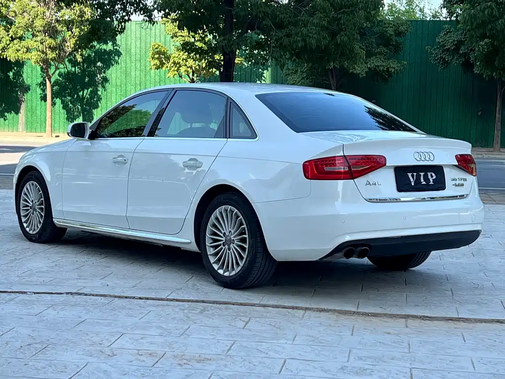 Audi A4L 2016