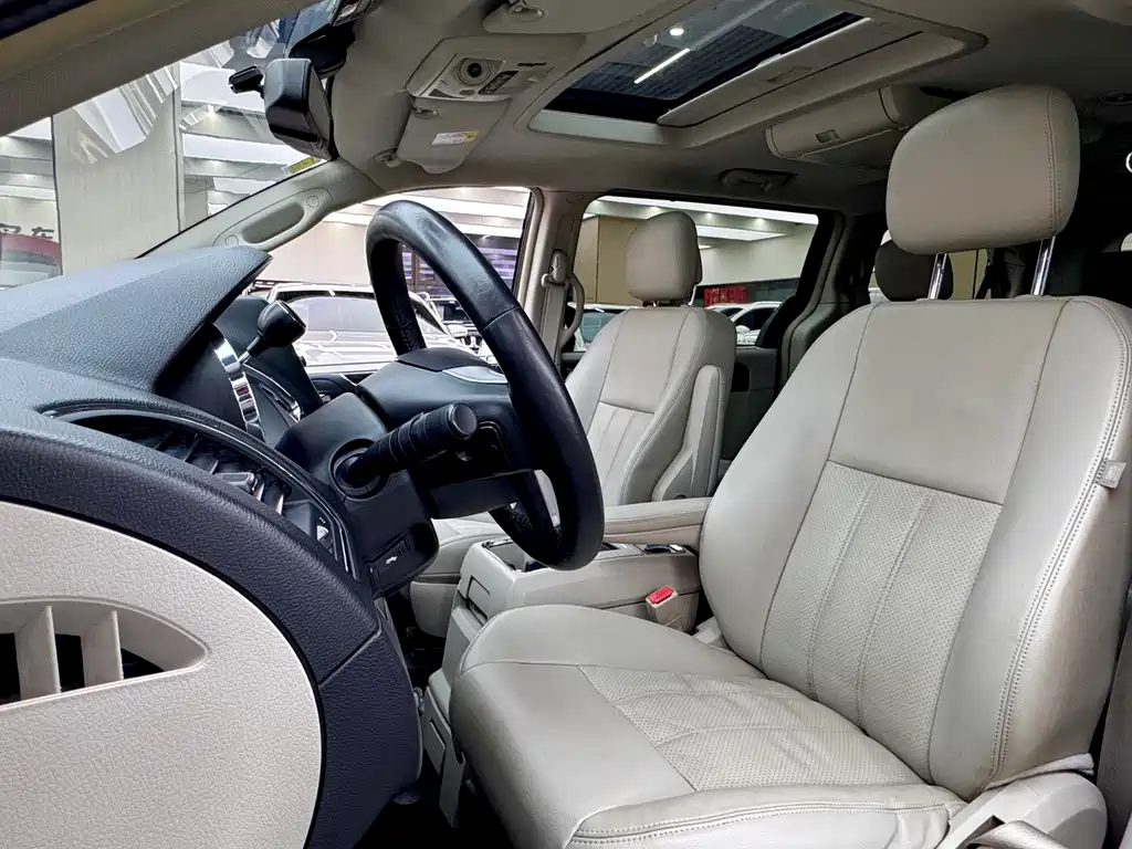 Chrysler Grand Voyager 2015 — фото 6