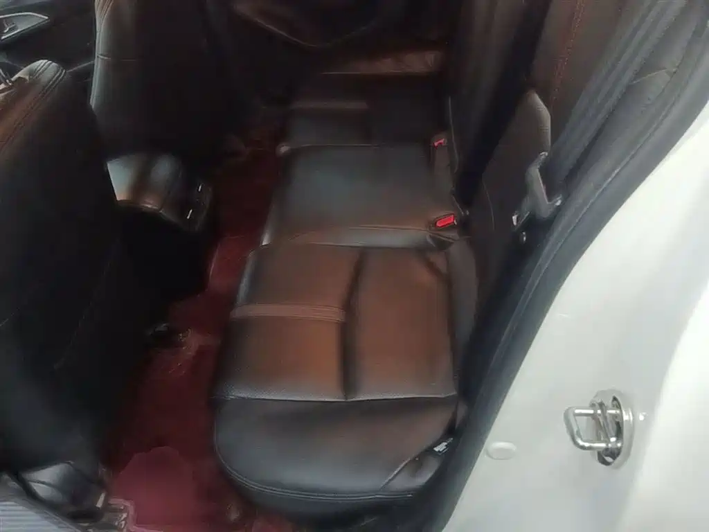 Mazda 3 Axela 2018 — фото 17