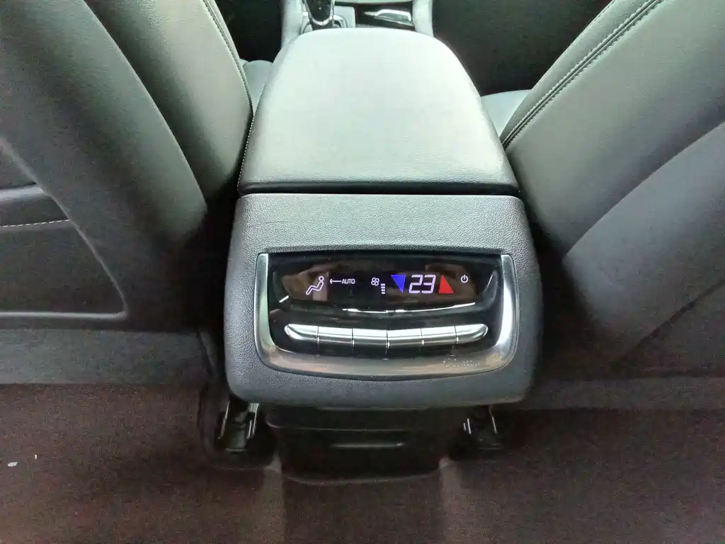 Cadillac XT6 2021 — фото 14