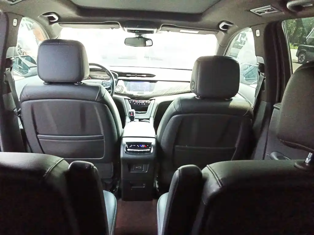 Cadillac XT6 2021 — фото 15