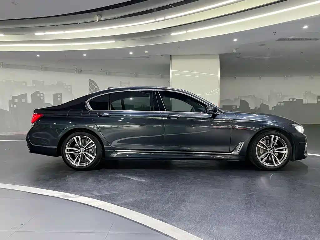 BMW 7 Series 2019 — фото 6