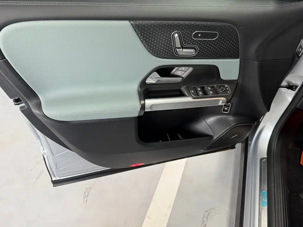 Mercedes-Benz EQB 2025