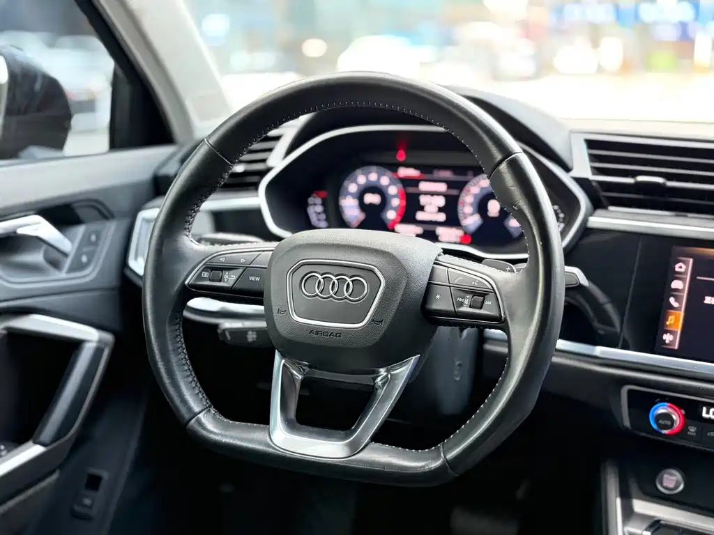 Audi Q3 2019 — фото 10