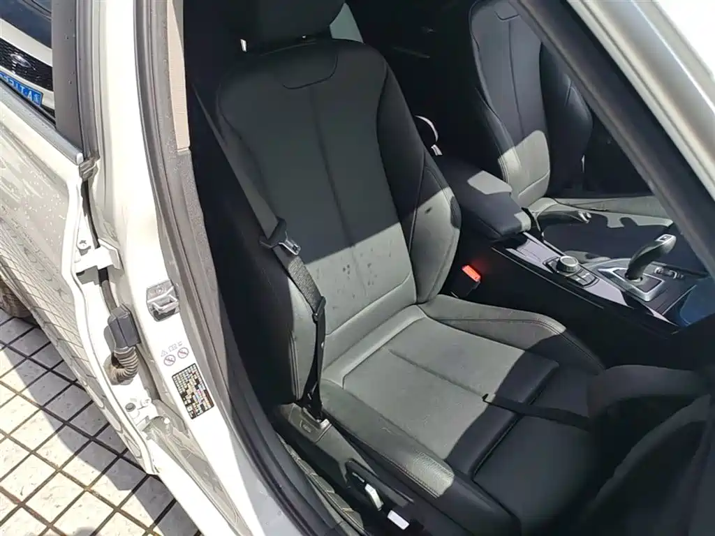 BMW 3 Series 2018 — фото 25