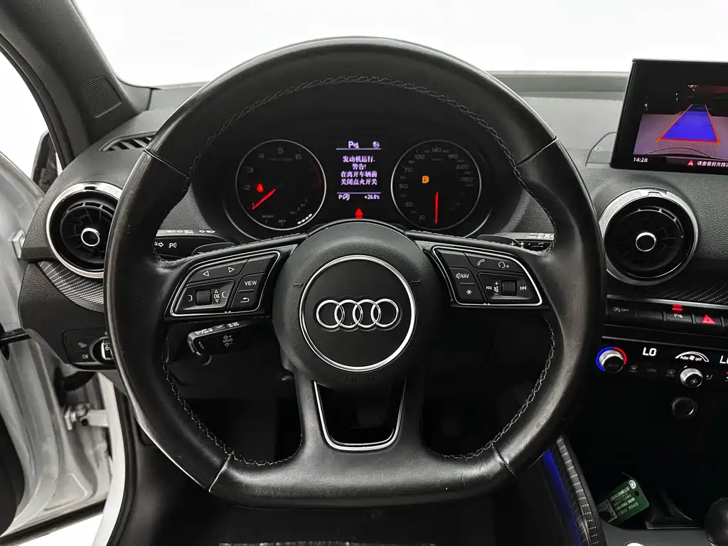 Audi Q2L 2022 — фото 24