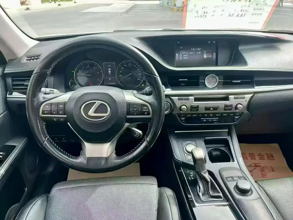 Lexus ES 2018