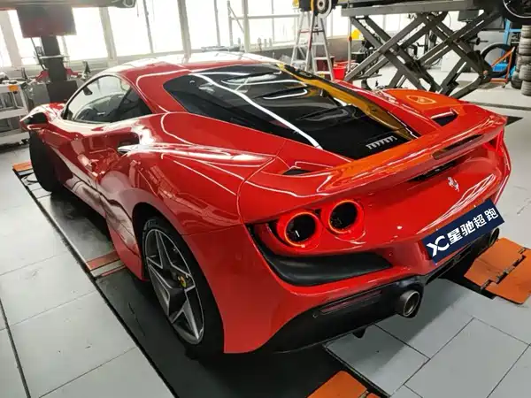 Ferrari F8 2021